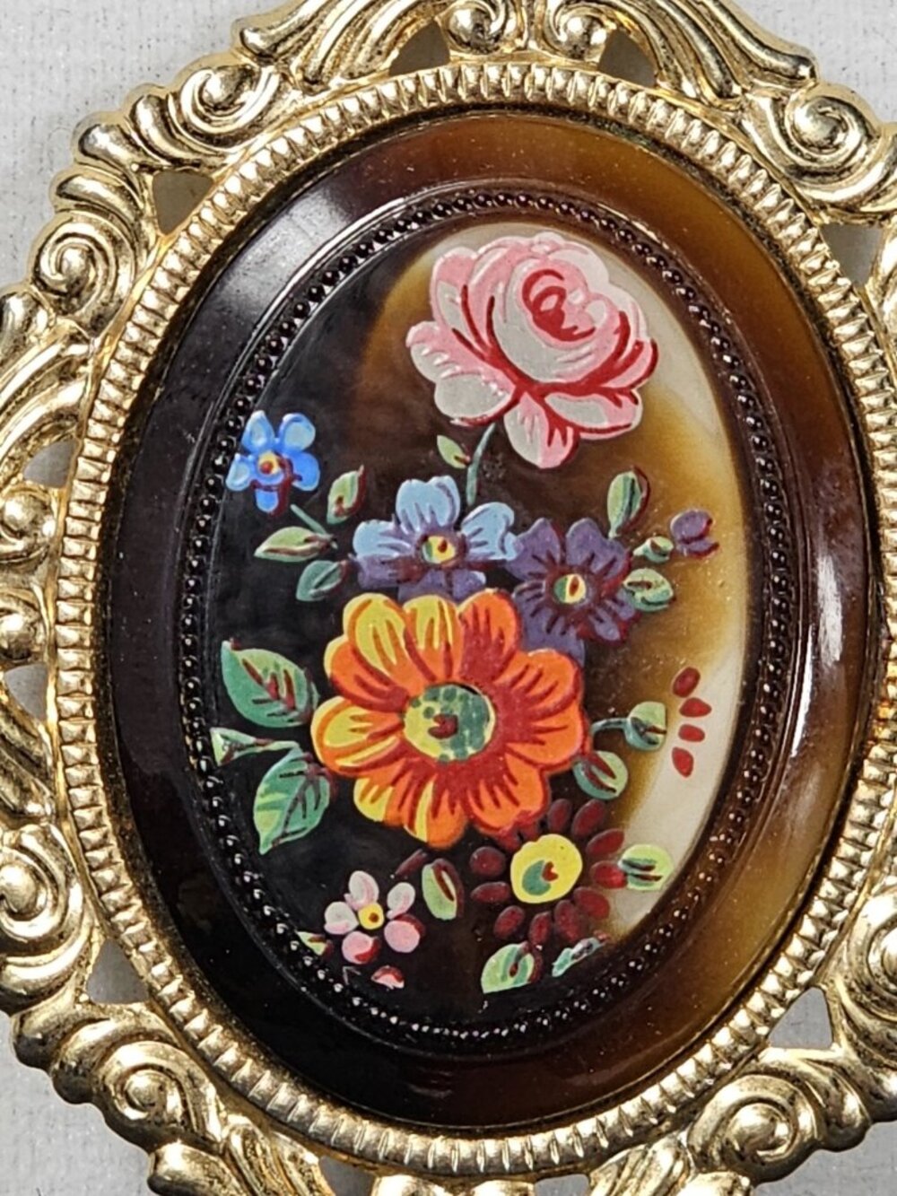 Hand-Painted Floral Pendant Brooch Gold Tone Ornate Frame Oval Retro VTG - Picture 3 of 3